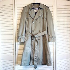 Vintage London Towne Tan Trench Coat Fully Lined Size 40 Regular